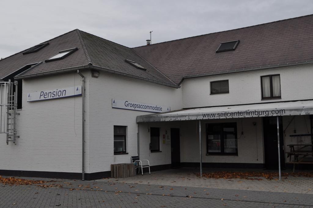 Sailcenter Limburg Ostello Kinrooi Esterno foto