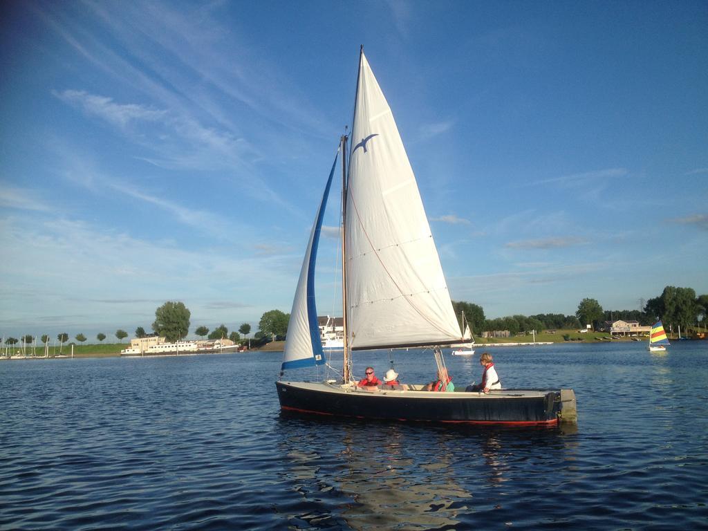 Sailcenter Limburg Ostello Kinrooi Esterno foto