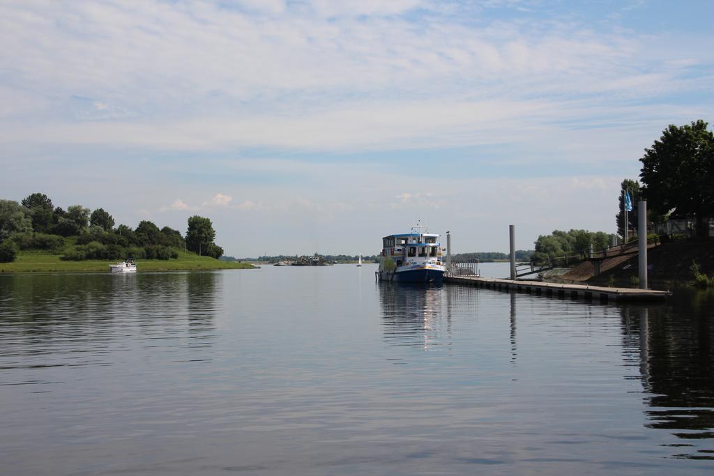 Sailcenter Limburg Ostello Kinrooi Esterno foto