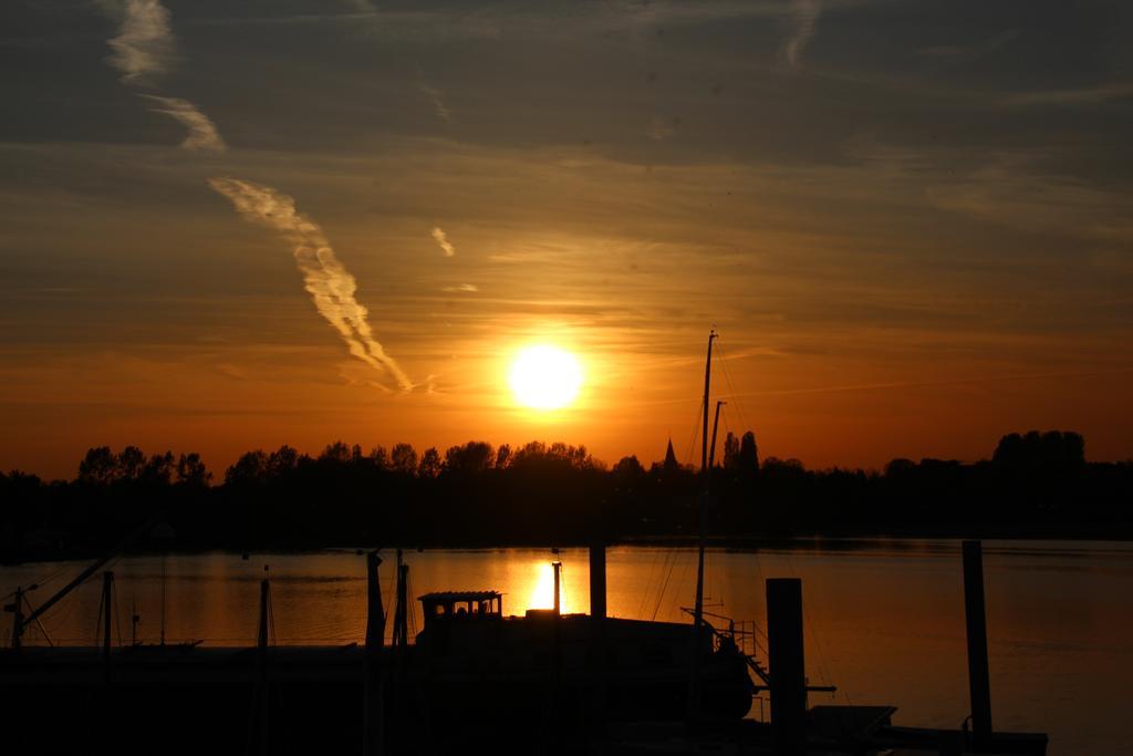 Sailcenter Limburg Ostello Kinrooi Esterno foto