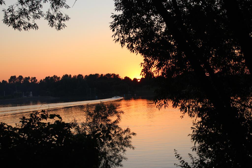 Sailcenter Limburg Ostello Kinrooi Esterno foto
